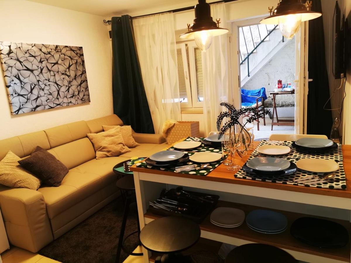 Apartment Miljenko I Dobrila คาชเตลา ภายนอก รูปภาพ